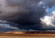沙漠乌云天空美景图片