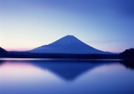 高精富士山水风景图片