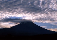 富士山乌云密布图片