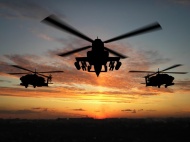 夕阳直升飞机图片