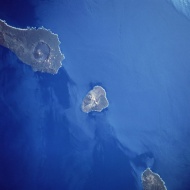 航拍海洋岛屿图片
