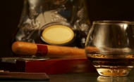 雪茄与酒酒水饮料图片