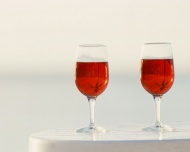 两杯红酒酒水饮料图片
