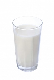 一杯牛奶酒水饮料图片