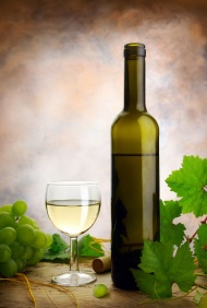 葡萄酒瓶酒杯青葡萄酒水饮料图片
