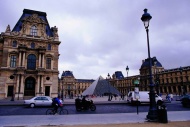 巴黎卢浮宫建筑群图片