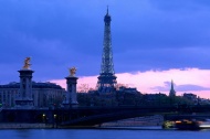 巴黎埃费尔铁塔夜景图片