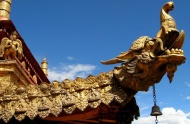 藏式寺院龙首飞檐古建筑