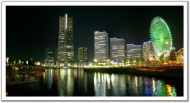 江边建筑夜景图片