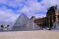 法国巴黎卢浮宫建筑图片