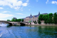 法国塞纳河建筑图片