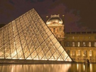 卢浮宫玻璃金字塔图片