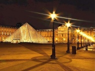 玻璃金字塔夜景图片