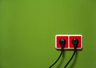 绿色墙壁上的红色插座图片