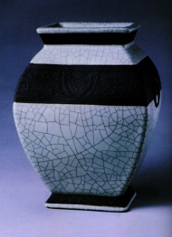 中国裂纹瓷瓶图片