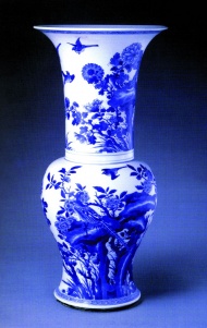 古代青花瓷瓶图片
