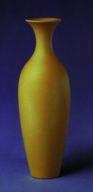 古代黄釉瓷瓶图片
