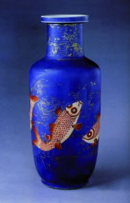 紫釉花纹瓷瓶图片