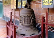 寺庙铜鼎图片