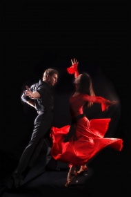 跳舞的男女舞者图片