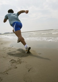 沙滩跑步图片