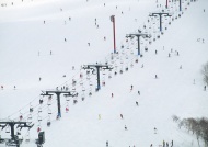 滑雪雪山缆车图片