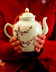 古典梅花茶壶图片