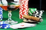 扑克筹码雪茄图片