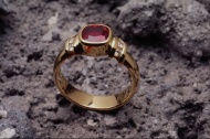 红宝石戒指