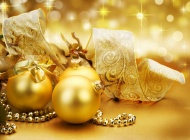 金色圣诞装饰球图片