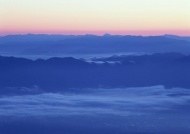 山雾晨景图片