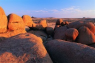 沙漠石丘图片