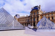 巴黎卢浮宫建筑图片