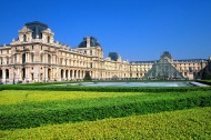 巴黎卢浮宫建筑图片