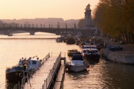 巴黎塞纳河日暮图片