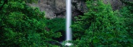 绿色山林高山瀑布图片