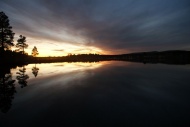 水岸夕阳图片