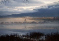 山景山雾河水图片