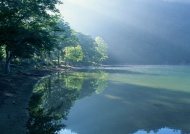 山林湖泊图片