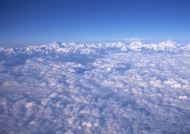 雪山云层航拍图片