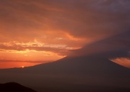 富士山火烧云景观图片