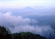 山雾奇观富士山图片