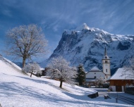 瑞士雪山乡村图片