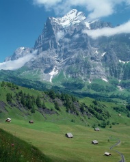 瑞士山间村庄图片