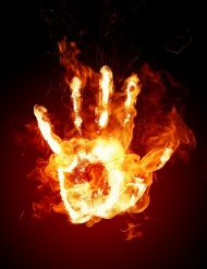 火焰燃烧的手掌图片