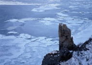 河面上的冰块图片