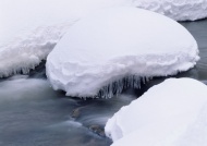 河流浮冰图片