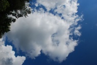 一片云彩天空美景图片