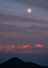 夕阳夜景月亮天空美景图片