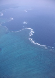 航拍马尔代夫大海旅游风光摄影图片